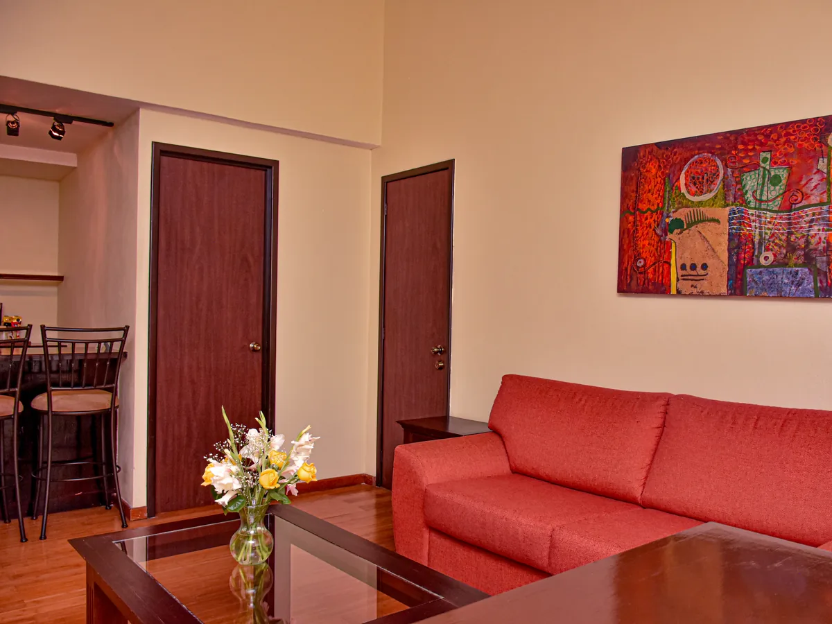 Ver: Barra con bancos de la Master Suite, junto a la sala